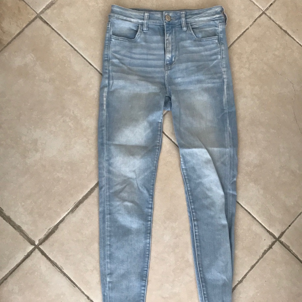 American Eagle light wash skinny jeans